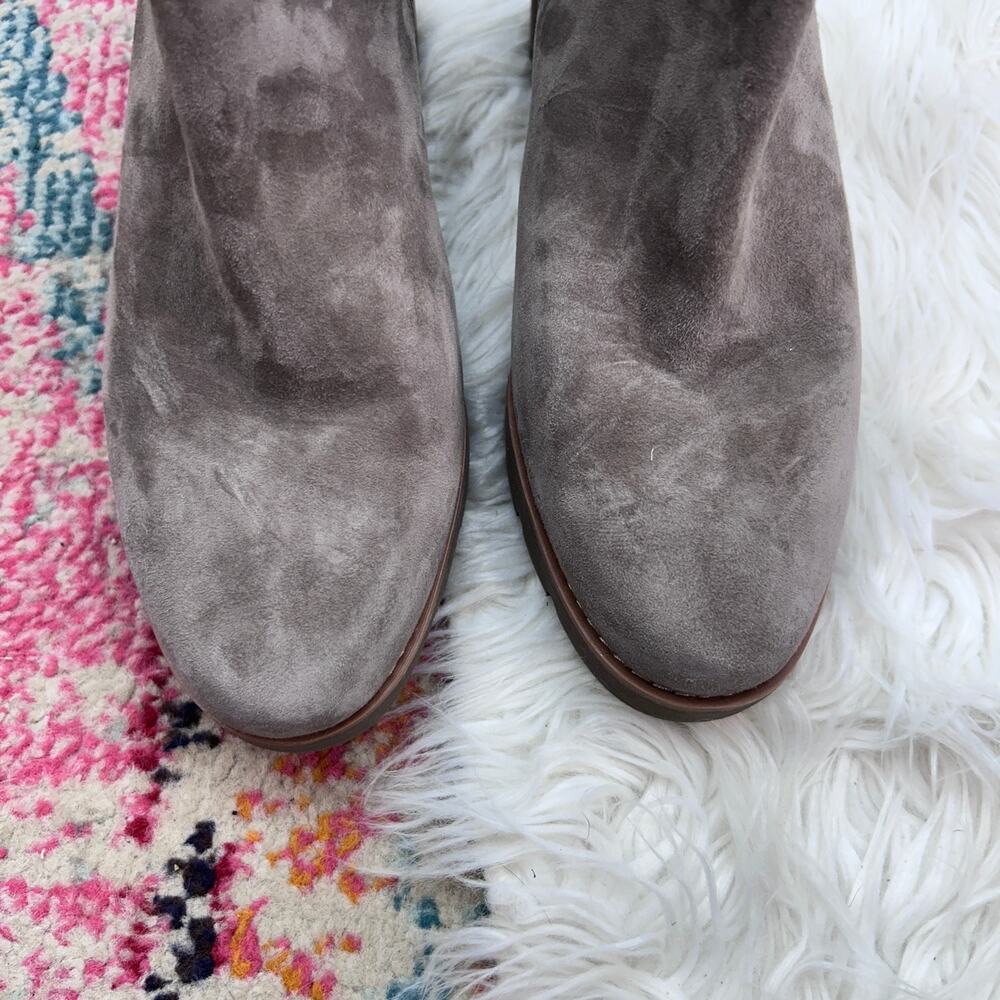 $180 Vionic Aria Chelsea Booties 8.5 Gray Suede Leather Ankle Boot Wedge - Picture 4 of 9